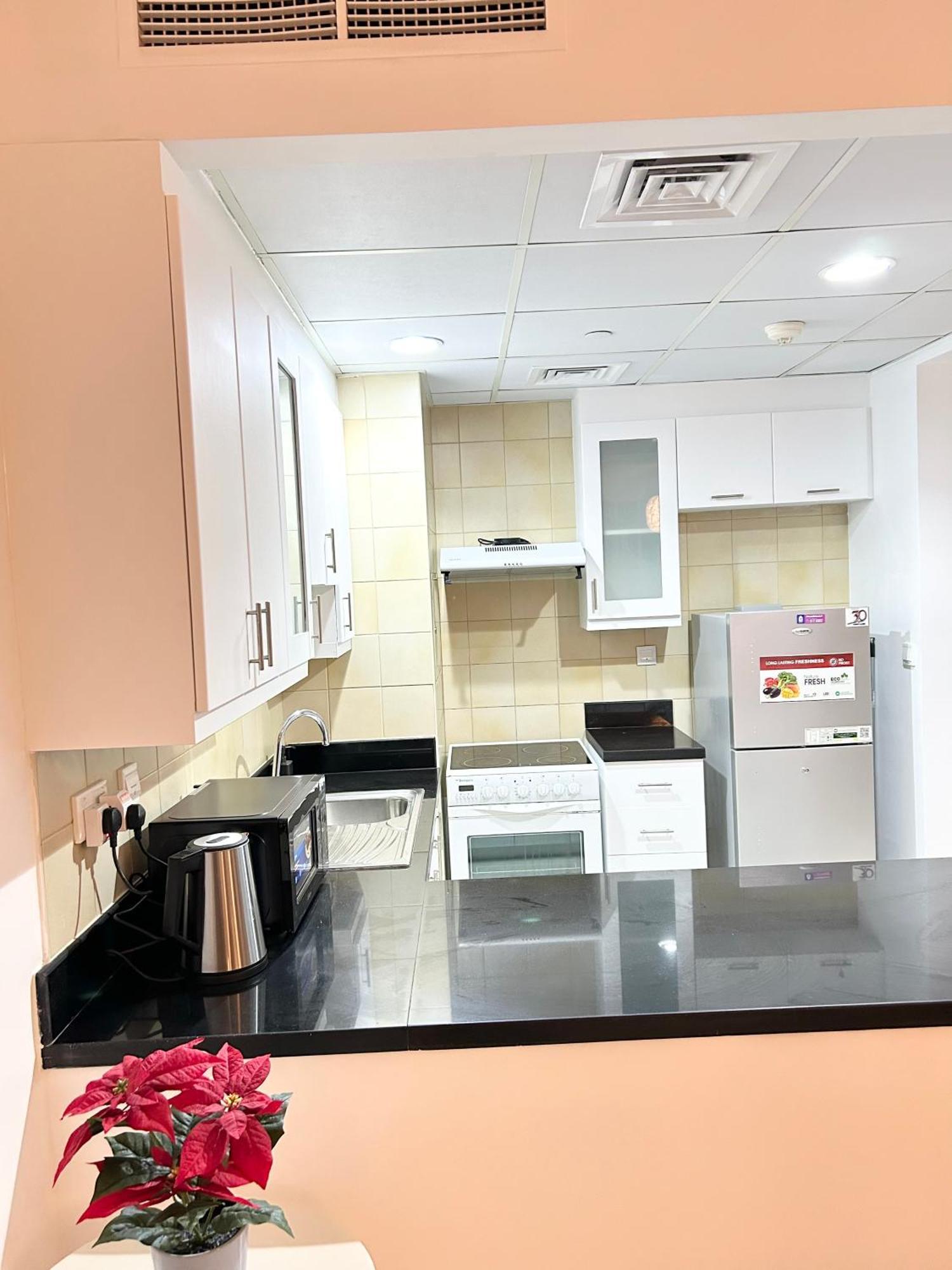 Appartement Seaside Spacious With Vibrant Vibes In Jbr By Sweet Homes