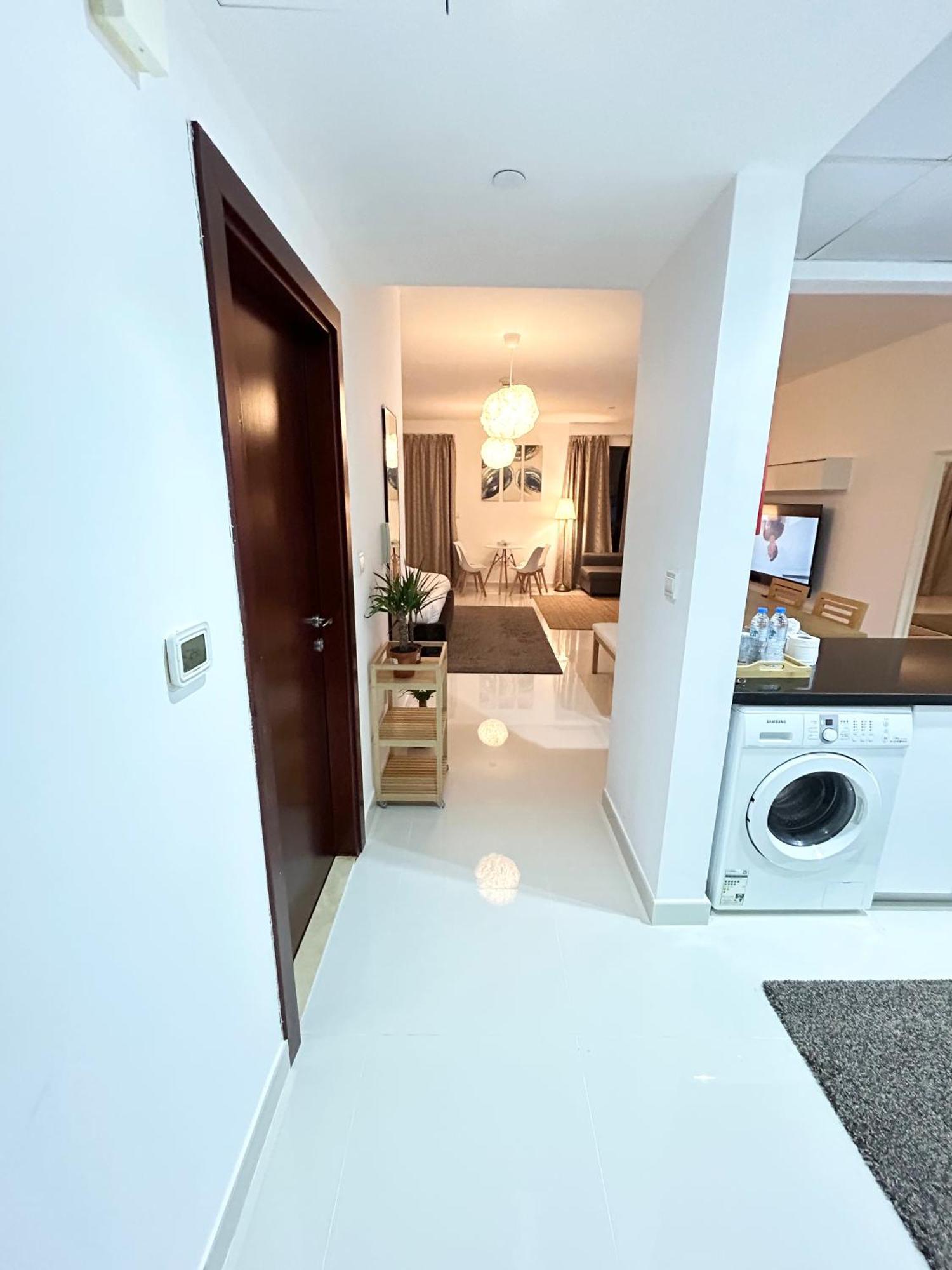 Appartement Seaside Spacious With Vibrant Vibes In Jbr By Sweet Homes