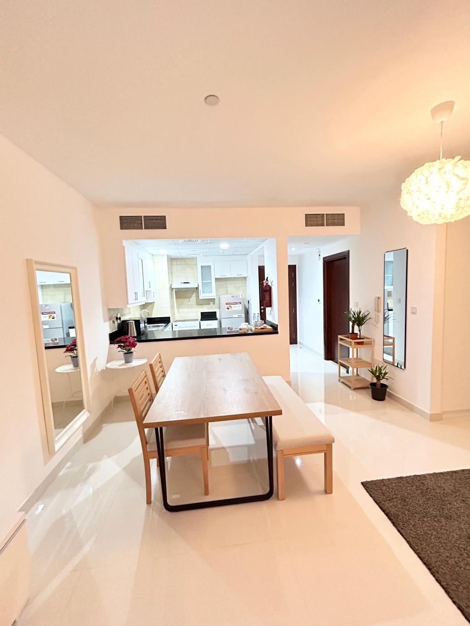 Seaside Spacious With Vibrant Vibes In Jbr By Sweet Homes Appartement Dubaï