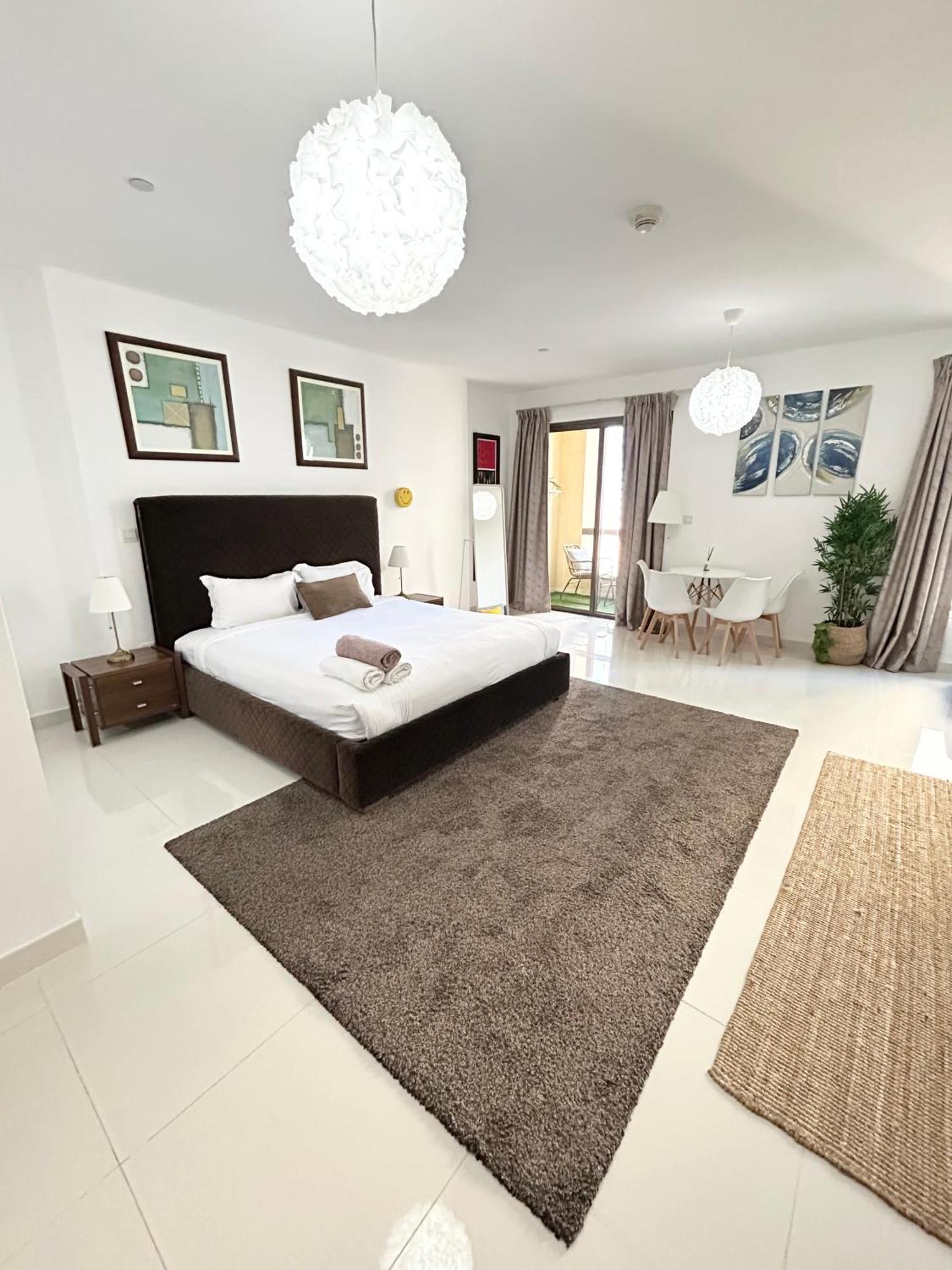 Seaside Spacious With Vibrant Vibes In Jbr By Sweet Homes Appartement Dubaï